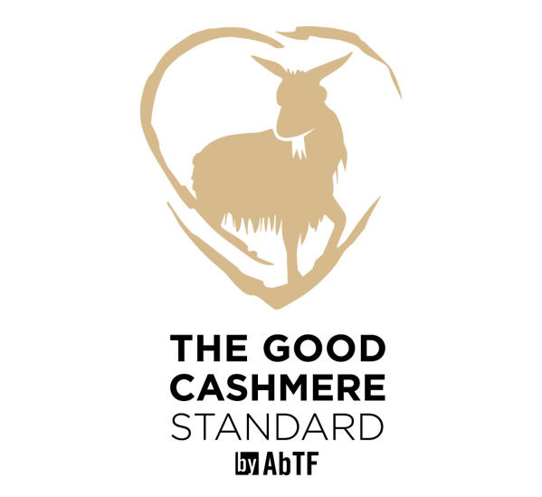 Ein braunes Logo mit einer Ziege in einem Herz und dem Text "The Good Cashmere Standard by AbTF".