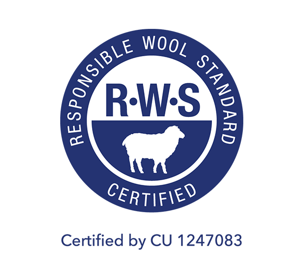 Ein blaues Siegel mit der Aufschrift "Responsible Wool Standard Certified" und einem Schaf in der Mitte.
